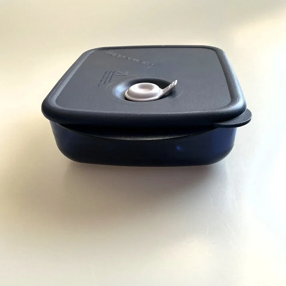 TUPPERWARE VENT N SERVE WITH LID